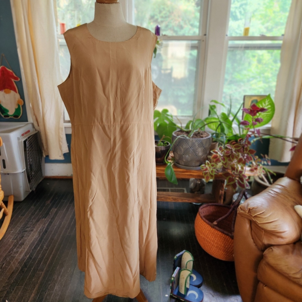 100% Silk 22WP Shift dress